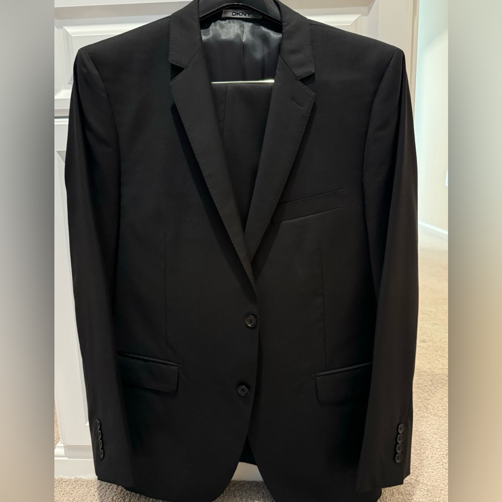 DKNY Black Suit 42R 100% Wool